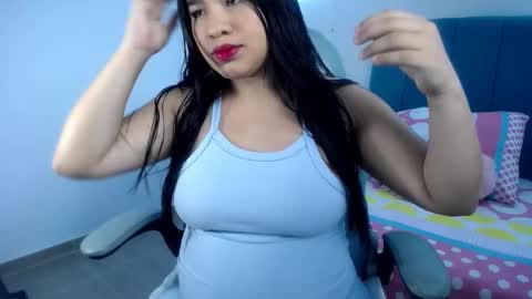 Snapshot of mia18_queen chatting on December 2024 12:19:01 PM mia18_queen online show from December 2024 12:19:01 PM
