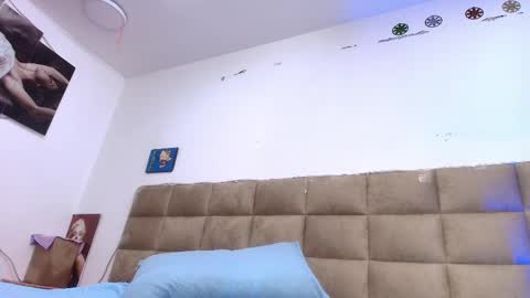 Emi online show from September 2025 07:13:01 PM