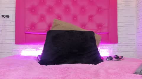 Mia Blonde online show from January 2025 01:02:01 AM