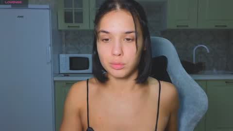 Mia online show from October 2025 01:58:02 AM