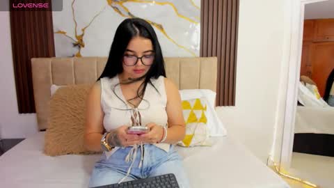 Mia Bloom online show from May 2026 02:24:02 PM