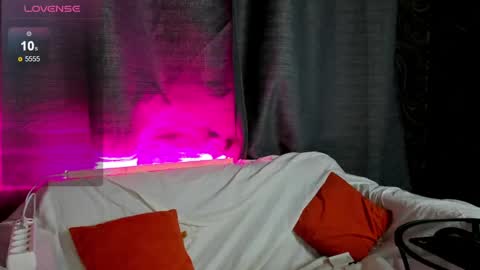 Mia  GMT7 Mon Tue Wen Thur 1000am-0300pm Sat 0300am-0900am online show from February 2025 08:39:02 AM