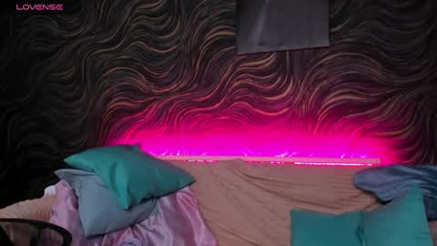 Mia  GMT7 Mon Tue Wen Thur 1000am-0300pm Sat 0300am-0900am online show from March 2025 01:03:02 AM