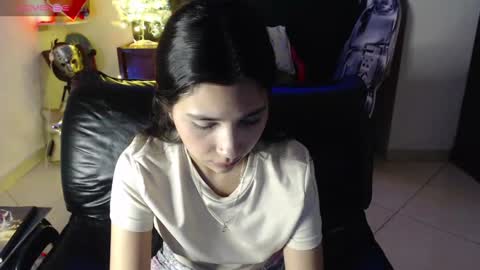 Mia online show from January 2025 05:47:02 AM