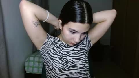 Mia online show from October 2025 01:05:02 AM