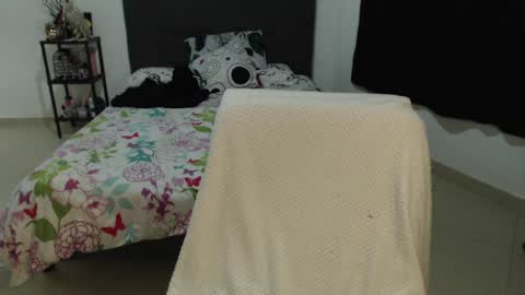 mia online show from December 2024 06:04:02 AM