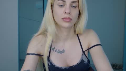 Snapshot of mia_angel chatting on May 2026 04:46:02 PM mia_angel online show from May 2026 04:46:02 PM