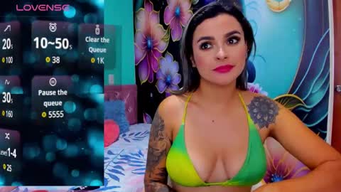 Mia online show from December 2024 04:43:02 AM