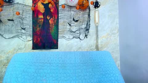 Mia  online show from November 2025 12:04:02 PM