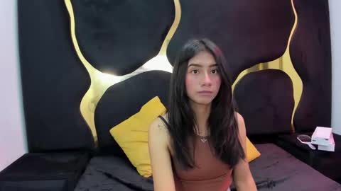 mia_clark18 online show from October 2025 04:52:02 PM