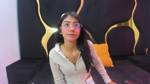 mia_clark18 online show from October 2025 04:25:02 PM