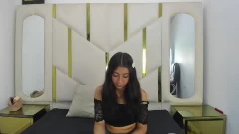 mia_clark18 online show from November 2025 04:22:02 PM