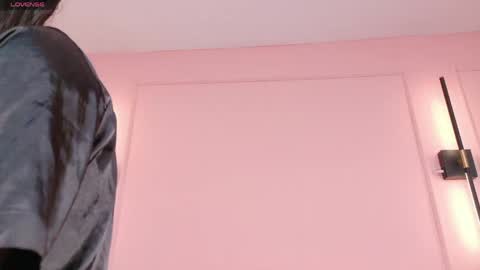 Mia 3 online show from April 2026 08:20:01 PM