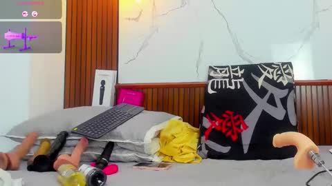 Mia Conde online show from November 2025 05:18:02 AM