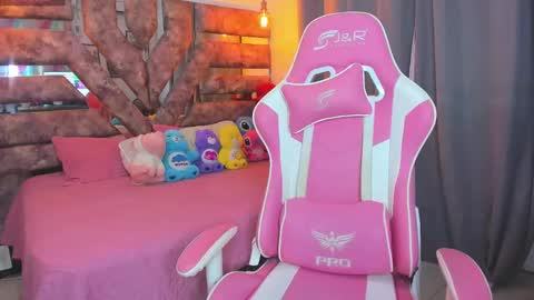 Mia online show from January 2025 02:49:01 AM