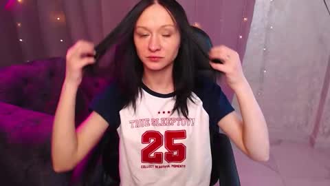 Mia online show from February 2026 02:53:01 AM