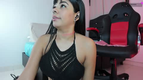 Mia online show from January 2025 01:32:02 AM