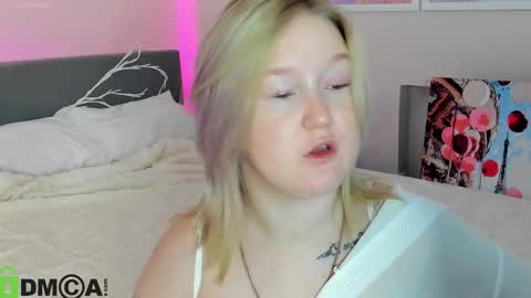 Mia online show from October 2025 02:21:02 AM