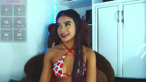 mia_fernand online show from November 2025 08:23:02 PM