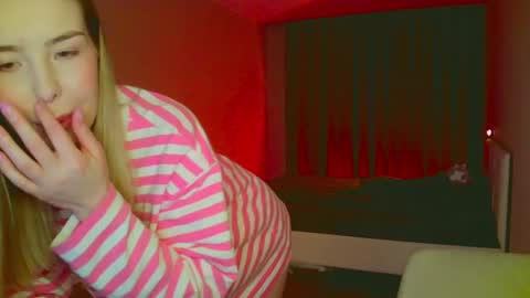 Snapshot of mia_fleur_ chatting on March 2025 03:43:02 AM Mia online show from March 2025 03:43:02 AM