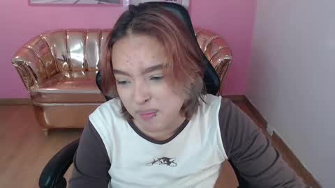 Mia online show from October 2025 01:33:02 PM