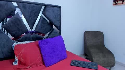 mia fox online show from December 2025 12:43:02 PM