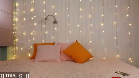 Mia online show from September 2025 06:02:02 AM