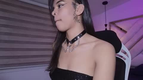 Mia online show from February 2026 03:01:01 AM