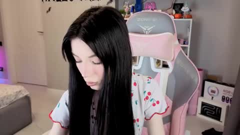 MIA HELP ME REACH 100 LIKES online show from November 2025 03:16:02 PM
