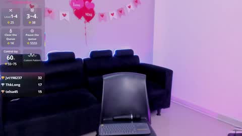 Mia online show from February 2025 03:40:01 PM