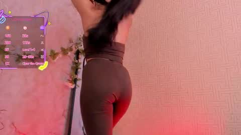 Mia online show from September 2025 12:43:01 PM