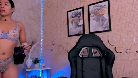 Mia online show from March 2026 06:37:01 PM