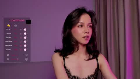 Mia online show from September 2025 04:17:01 PM