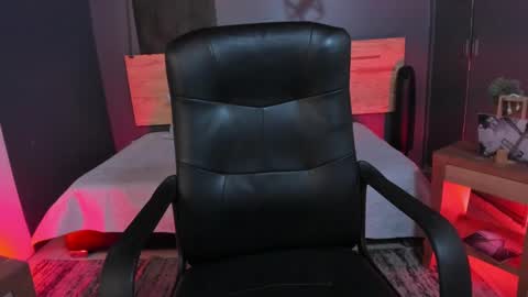 Val  online show from February 2025 07:52:01 PM