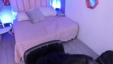 Val  online show from February 2026 07:40:01 PM