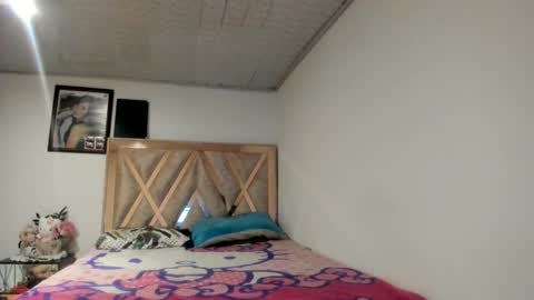 mia kaneee online show from November 2025 11:59:01 PM