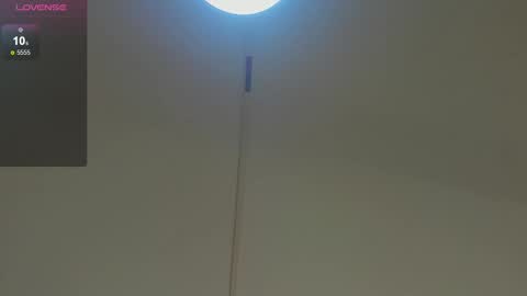 Mia online show from October 2025 08:40:01 PM