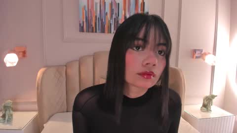 Mia online show from November 2025 02:33:02 AM