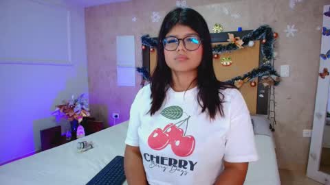 MIALOPEZ      .     Y      .      online show from January 2026 08:00:02 PM