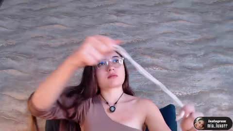Snapshot of mia_luxor chatting on June 2026 11:57:02 AM mia_luxor online show from June 2026 11:57:02 AM