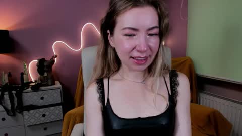 Mia online show from September 2025 06:37:01 AM