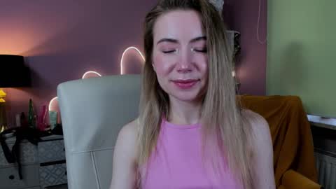 Mia online show from September 2025 07:36:01 AM