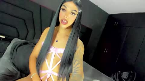 Mia3 online show from November 2025 12:21:01 AM