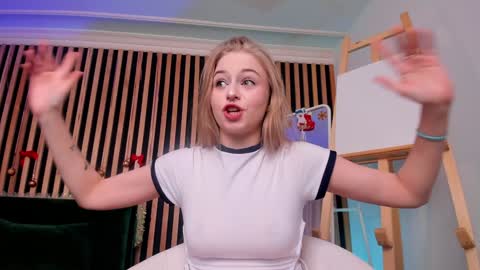 Snapshot of mia_meows chatting on January 2025 03:24:02 PM Mia here Appreciate your support online show from January 2025 03:24:02 PM