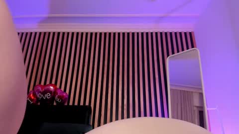 Snapshot of mia_meows chatting on February 2025 09:59:01 PM Mia here Appreciate your support online show from February 2025 09:59:01 PM