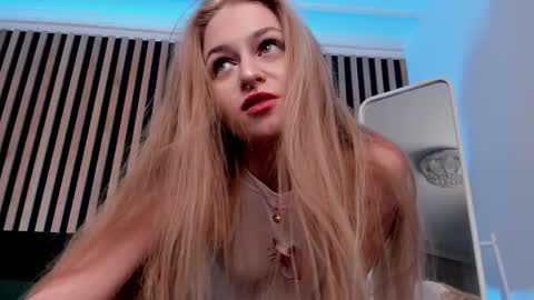 Snapshot of mia_meows chatting on February 2025 06:47:02 PM Mia here Appreciate your support online show from February 2025 06:47:02 PM