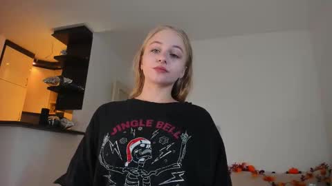 Snapshot of mia_meows chatting on September 2025 10:39:02 AM Mia here Appreciate your support online show from September 2025 10:39:02 AM