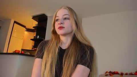 Snapshot of mia_meows chatting on September 2025 10:40:01 AM Mia here Appreciate your support online show from September 2025 10:40:01 AM