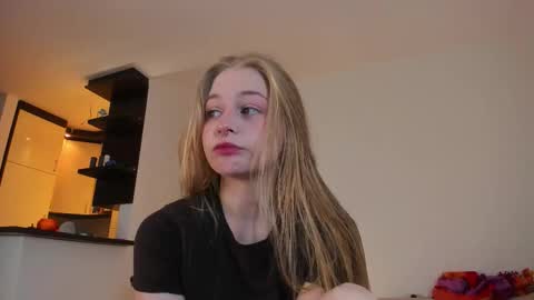 Snapshot of mia_meows chatting on October 2025 11:07:02 AM Mia here Appreciate your support online show from October 2025 11:07:02 AM