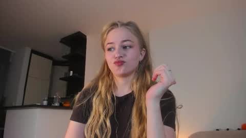 Snapshot of mia_meows chatting on October 2025 11:55:02 AM Mia here Appreciate your support online show from October 2025 11:55:02 AM